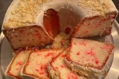 Thumbnail for Strawberry crunch pound cake